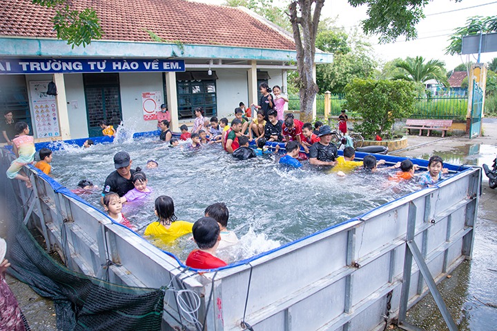[Mùa hè xanh HUTECH 2023] Mặt trận Đồng Tháp hoàn thành công trình bê tông hóa đường nông thôn đầu tiên 72