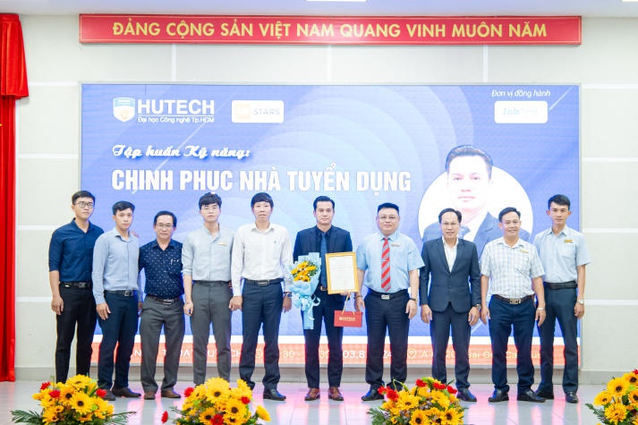 Sinh viên Viện Kỹ thuật HUTECH “bỏ túi” kỹ năng chinh phục nhà tuyển dụng 39