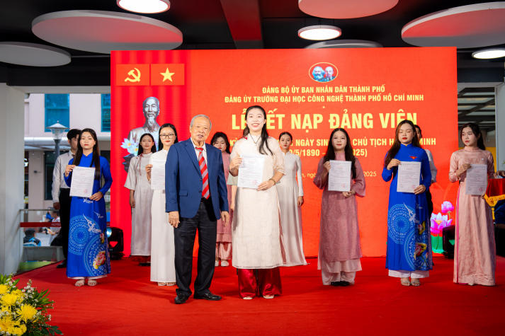 HUTECH kết nạp 12 Đảng viên mới và vinh danh 67 gương “Thanh niên tiên tiến làm theo lời Bác” 208