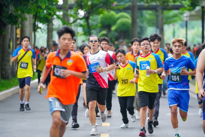[Giải Thể thao Chào đón Tân sinh viên] Sôi nổi khai mạc và khởi tranh nội dung chạy Việt dã với hơn 1000 vận động viên 126