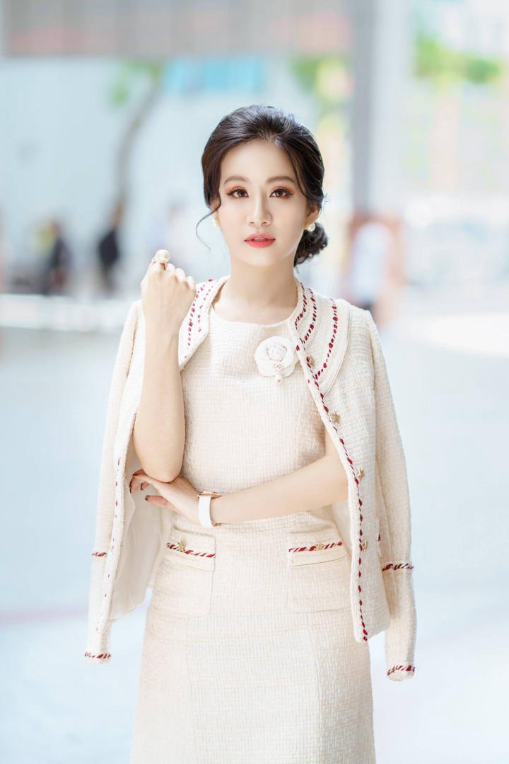 “Bà trùm hoa hậu” Phạm Kim Dung sẽ ngồi “ghế nóng” Đêm Chung kết Miss HUTECH 2023 74
