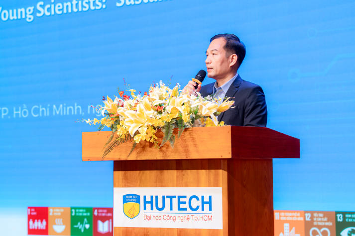 [Video] Hàng trăm đề tài đa lĩnh vực quy tụ tại Hội nghị Nghiên cứu khoa học người học HUTECH 2026 15