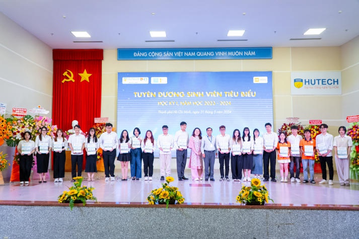 Khoa Luật HUTECH rộn ràng chào đón mốc son 10 năm thành lập 133