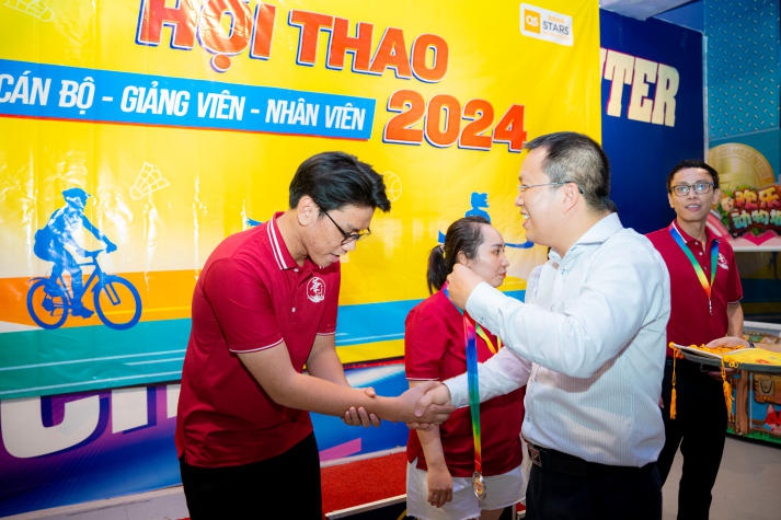 [Hội thao CB-GV-NV HUTECH 2024] Cúp vàng bộ môn Bowling đã xác định chủ nhân 74