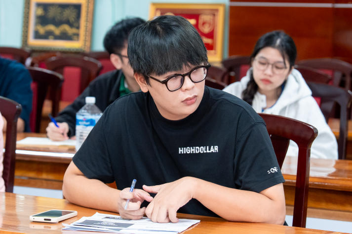 Sinh viên Khoa Hàn Quốc học khám phá “đòn bẩy” đưa doanh nghiệp Hàn Quốc vươn tầm toàn cầu 55