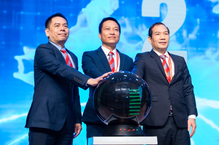 [Video] 10 dấu ấn HUTECH 2025: Khẳng định tầm vóc - Vững bước tương lai 222