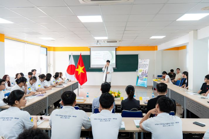 Sinh viên VJIT trang bị kiến thức và kỹ năng bảo vệ sức khỏe, phòng ngừa đột quỵ 36