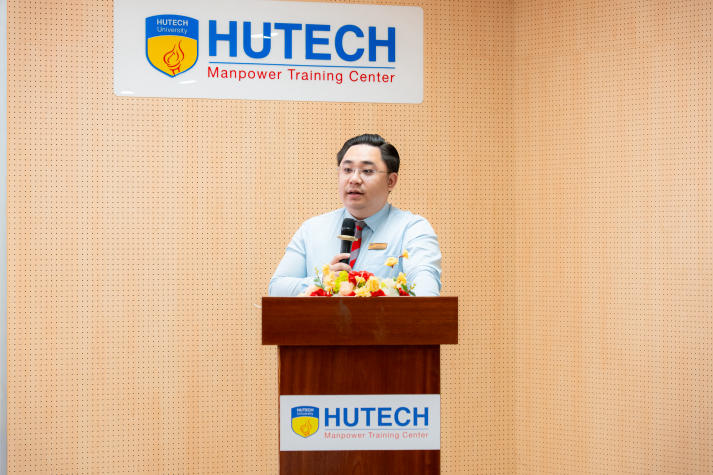 Cựu sinh viên HUTECH trở lại, tiếp thêm bản lĩnh cho sinh viên trước áp lực tuổi trẻ 21