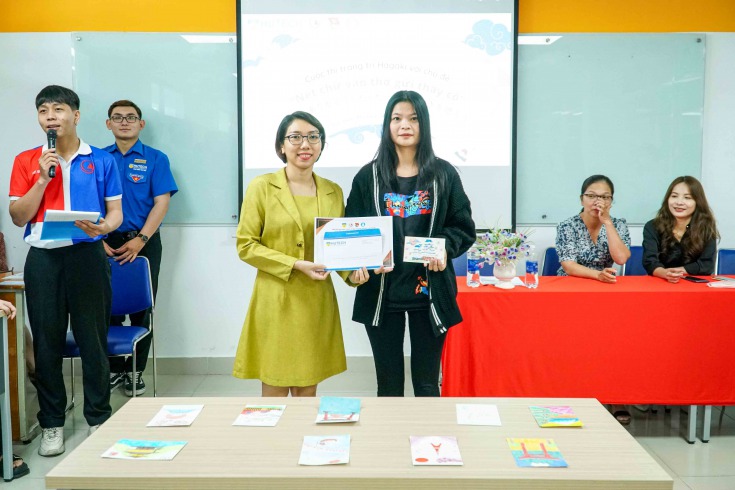 Sinh viên Khoa Nhật Bản học gửi lời tri ân thầy cô qua những tấm bưu thiếp xinh xắn 93