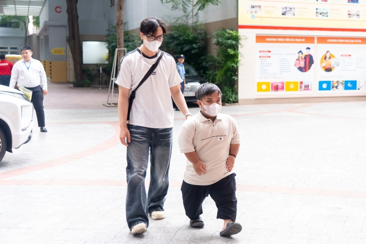 Nghị lực phi thường của tân sinh viên khuyết tật theo đuổi đam mê nghệ thuật sân khấu 4