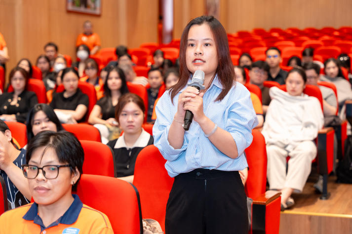 “Be the T.E.A.C.H.E.R the world needs”: Sinh viên Khoa Tiếng Anh tìm hiểu về nghề giáo trong kỷ nguyên số 101