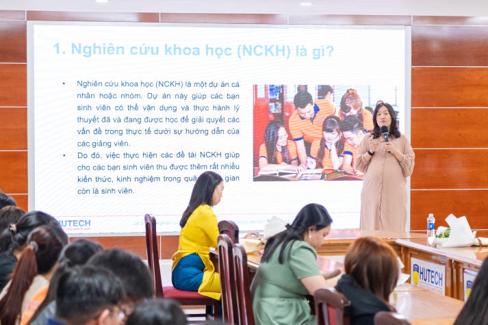 Khoa Khoa học Xã hội và Quan hệ Công chúng truyền lửa đam mê nghiên cứu khoa học cho sinh viên 36