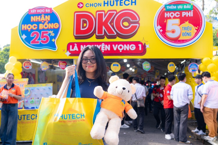 [Video] Nhiều thí sinh “chốt chọn” Nguyện vọng 1 vào HUTECH tại Ngày hội lựa chọn nguyện vọng xét tuyển 2025 41