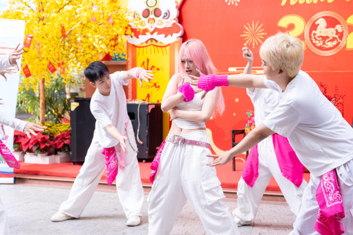 Văn nghệ sân trường HUTECH: “Giai điệu rộn ràng - sẵn sàng kỳ mới” 21