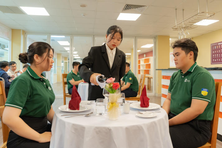 [Hướng nghiệp 2026] Quản trị nhà hàng và dịch vụ ăn uống tiếp tục “lên ngôi” khi du lịch & ẩm thực phát triển mạnh 23