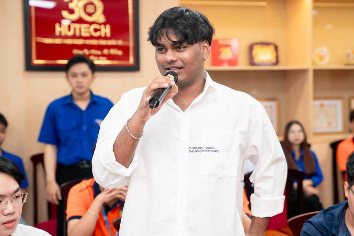 Sinh viên Khoa Luật lắng nghe câu chuyện làm nghề từ những luật sư hàng đầu 111