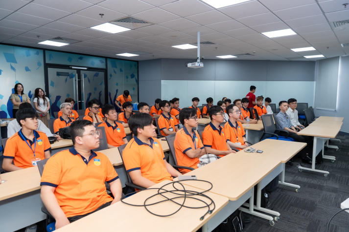 HUTECH IT Office Tour 2025: Sinh viên khám phá môi trường làm việc tại "ông lớn" ngành công nghệ FPT IS 28
