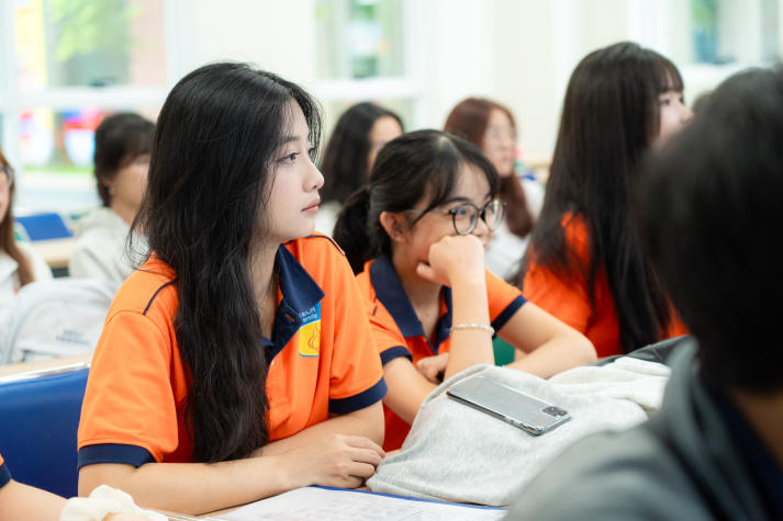 Sinh viên VKIT Khóa 21 trình làng loạt ý tưởng sáng tạo tại Triển lãm Poster 30