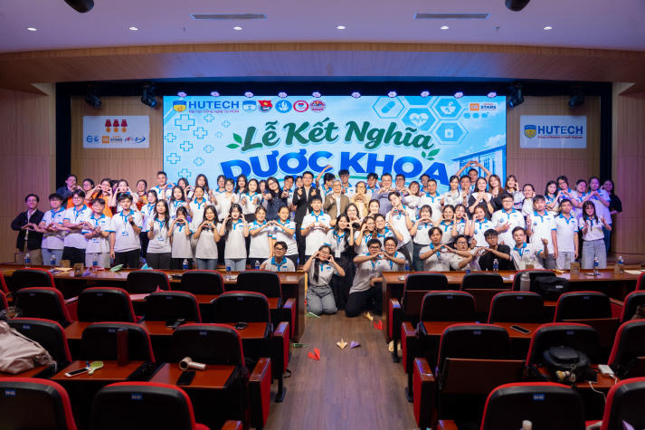 [Video] Lễ kết nghĩa Dược Khoa 2026: Chuyện học, chuyện nghề nối nhịp các thế hệ dược sĩ tương lai 105
