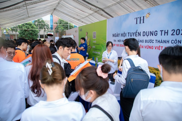 Mời cựu sinh viên về trường, đồng hành cùng HUTECH ALUMNI JOB FAIR 2025 24