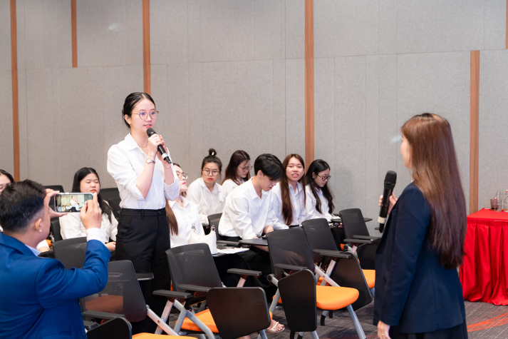[Video] Phỏng vấn thực tập tại HDBank, sinh viên Khoa Tài chính - Thương mại sẵn sàng cho hành trình Future Banker 23