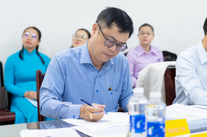 Giải quyết "bài toán" pháp lý từ thực tiễn kinh tế - xã hội tại buổi bảo vệ luận văn/đề án Thạc sĩ Luật kinh tế 49