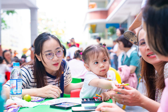[Video] Ngày hội tuổi thơ HUTECH: Hành trình sắc màu cho những thiên thần nhỏ 59
