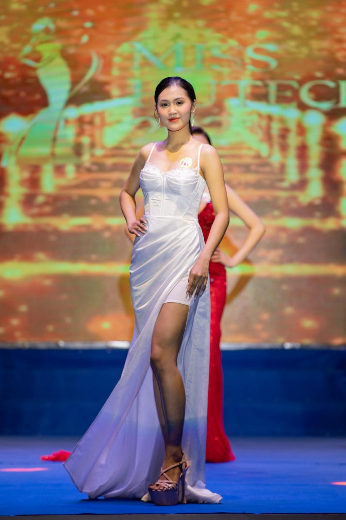 [Ảnh] Trai tài gái sắc HUTECH tự tin “show” nét đẹp năng động đậm chất Gen Z tại đa sân chơi 160