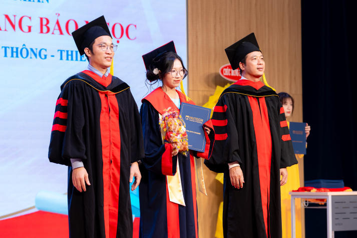 400 tân khoa HUTECH tốt nghiệp, mang tinh thần học hỏi suốt đời vào hành trình mới 79