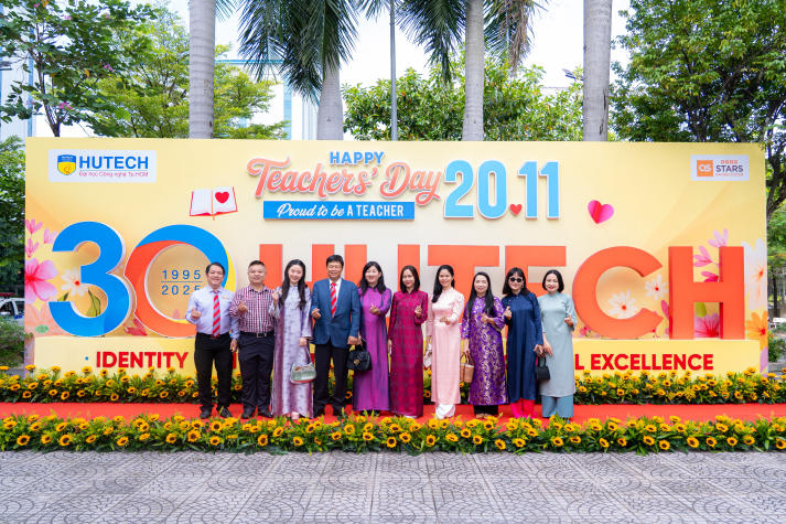[Video] HUTECH long trọng công bố xếp hạng QS Ranking trong dịp Tri ân Nhà giáo 20/11 25