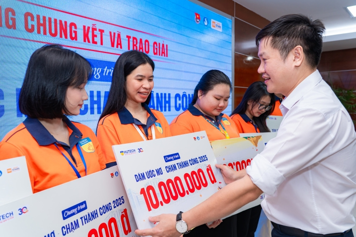 Học bổng Dám ước mơ - Chạm thành công 2025: Lan tỏa giá trị vượt khó và khát vọng vươn lên của thế hệ trẻ HUTECH 228