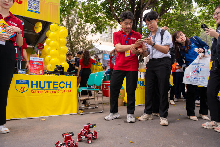 Tư vấn mùa thi năm 2025 tại Đồng Nai: HUTECH giải đáp “tất tần tật” thắc mắc ngành nghề, học phí, học bổng cho teen 2k7 86