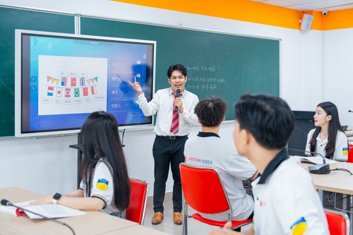 HUTECH tuyển sinh 08 ngành Chương trình Việt - Hàn năm 2025 31