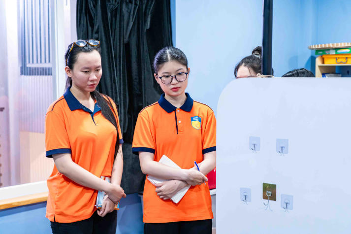 Trải nghiệm môi trường giáo dục trẻ em đặc biệt, sinh viên Tâm lý học củng cố hành trang nghề nghiệp 85