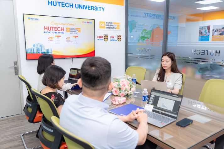 HUTECH and the University of Western Australia discuss postgraduate pathways and international experiences for students 35