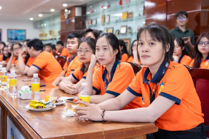 [Video] Tết xa nhà, ấm tình sẻ chia: HUTECH đồng hành cùng sinh viên đón Xuân Bính Ngọ 2026 29