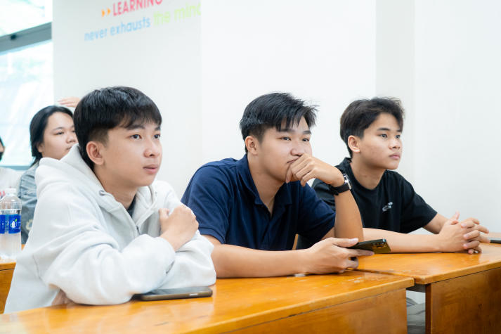 Sinh viên Khoa Tiếng Anh nâng cao kỹ năng biên - phiên dịch trong kỷ nguyên số 43