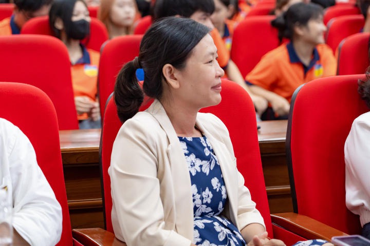 Sôi nổi buổi gặp gỡ, chào đón tân sinh viên Khoa Truyền thông và Thiết kế HUTECH 57