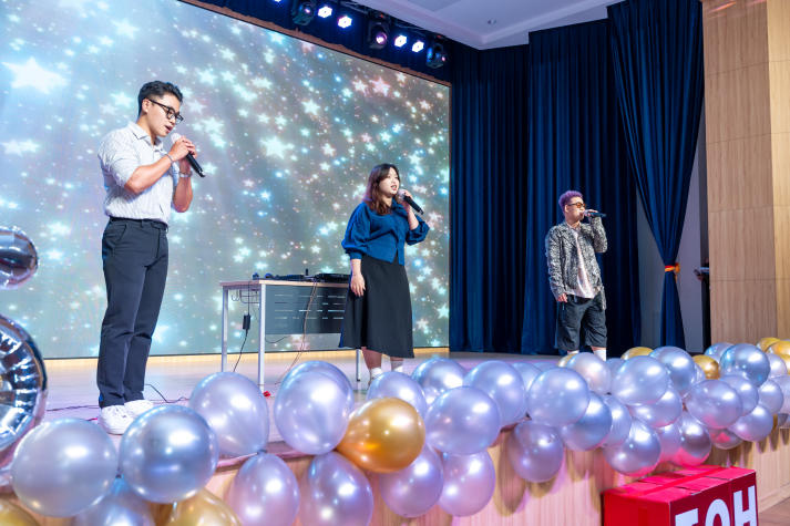 Sôi động, đa sắc màu: Tân sinh viên Khoa Trung Quốc học “cháy” hết mình tại Đêm nhạc hội chào năm học mới 36