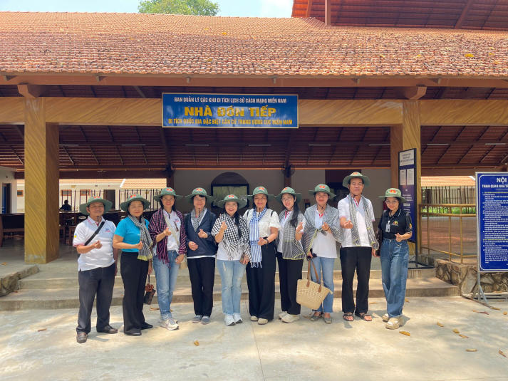 Theo dấu chân lịch sử, bồi đắp trách nhiệm cống hiến cùng Đảng viên Chi bộ 7 HUTECH 40