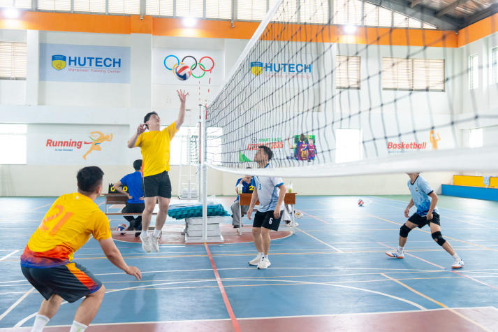 [Hội thao CB-GV-NV 2026] Tuyển sinh - Truyền thông - Marketing bảo vệ ngôi vương Bóng chuyền nam 99
