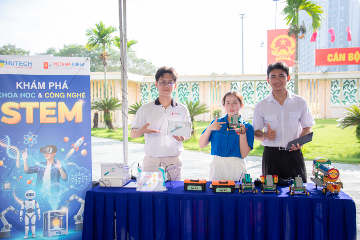 HUTECH mang trải nghiệm STEM đến Ngày hội Chuyển đổi số xã Tân Nhựt (TP.HCM) 27
