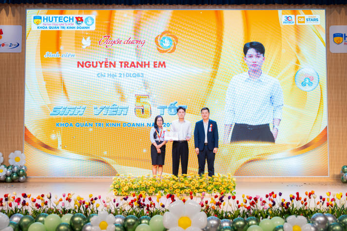 Khoa Quản trị kinh doanh HUTECH: Bứt phá đào tạo và phong trào sinh viên năm học mới 53