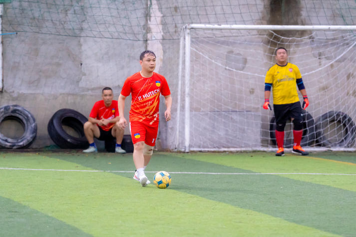 [Hội thao CB-GV-NV HUTECH 2025]: Bóng đá nam khép lại vòng bảng, lộ diện những tấm vé vào Tứ kết 39