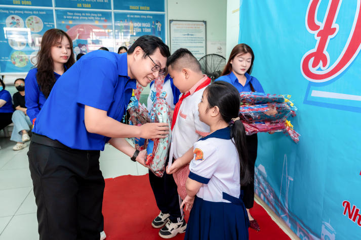 Tháng Thanh niên rực rỡ của sinh viên Khoa Marketing - Kinh doanh quốc tế 46