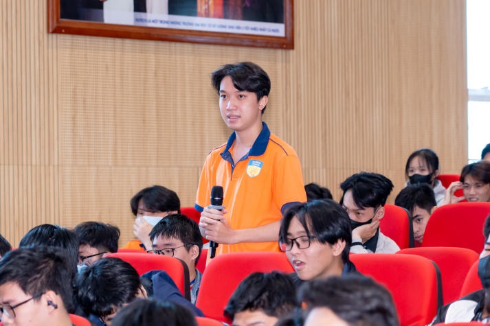 Kỹ sư công nghệ thông tin tương lai của HUTECH được chuyên gia đồng hành định hướng nghề nghiệp 91