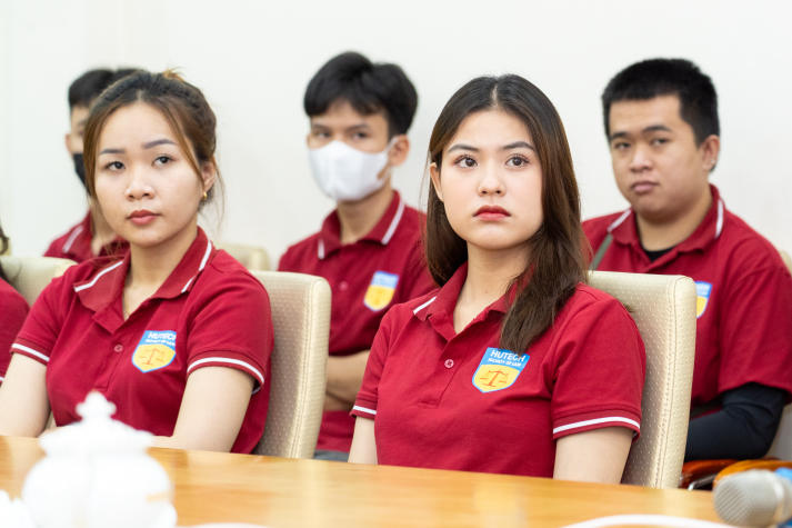 Trải nghiệm thực tế tại Nam A Bank, sinh viên Khoa Luật mở rộng góc nhìn về ngân hàng số 26