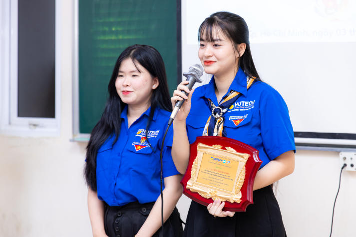 Khoa Marketing - Kinh doanh quốc tế “tiếp lửa” phong trào, kiện toàn nhân sự Đoàn - Hội 48