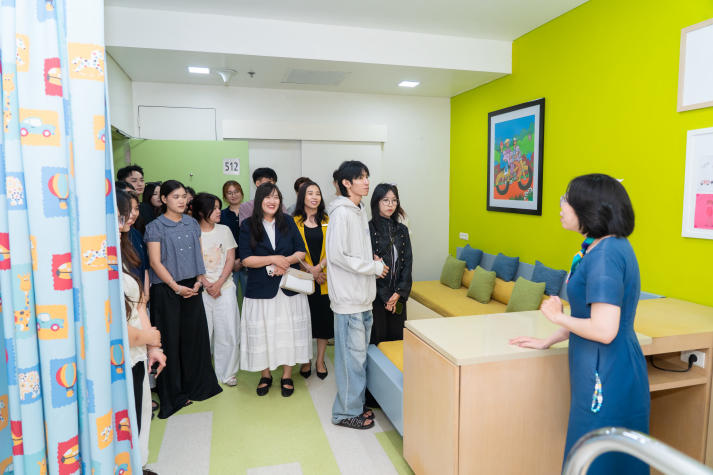 Sinh viên Quan hệ công chúng khám phá mô hình truyền thông chuyên nghiệp tại Bệnh viện FV 21