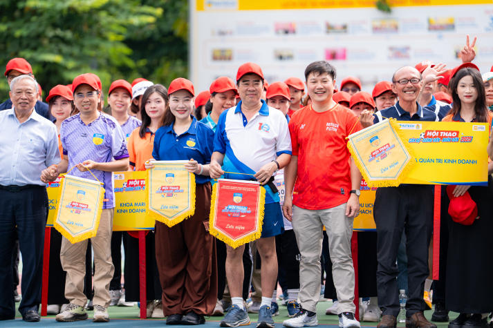 [Video] Sôi động, gắn kết và bùng nổ tại Hội thao Cán bộ - Giảng viên - Nhân viên HUTECH 2025 114